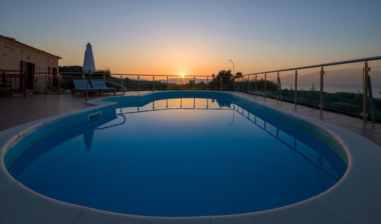 Villa Kourouni Stalós Exteriör bild